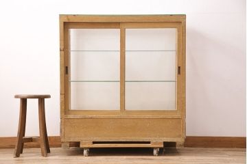 ヴィンテージ家具　ナラ材　素朴な風合いが魅力のレトロなガラスケース(ショーケース、陳列棚、店舗什器、ビンテージ)(R-048618)