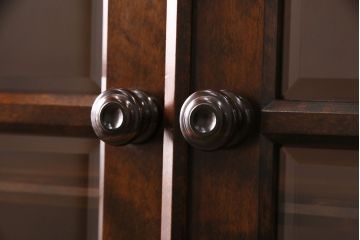 中古　北海道民芸家具　高級感と気品を兼ね備えたブックケース(本箱、キャビネット、飾り棚、食器棚)(R-048619)