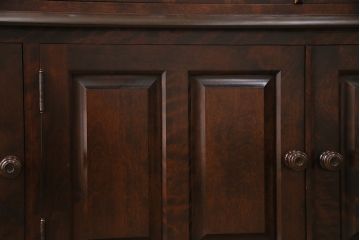 中古　北海道民芸家具　高級感と気品を兼ね備えたブックケース(本箱、キャビネット、飾り棚、食器棚)(R-048619)