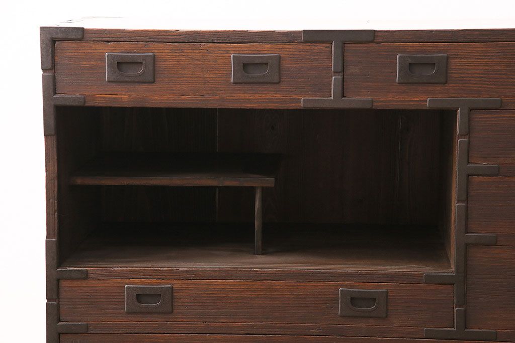 和製アンティーク　前面桐材　金具の直線的なフォルムが和モダンな印象を高める帳場箪笥(重ね箪笥、時代箪笥、衣装箪笥、桐箪笥、桐たんす)(R-048620)