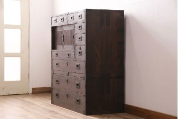 和製アンティーク　前面桐材　金具の直線的なフォルムが和モダンな印象を高める帳場箪笥(重ね箪笥、時代箪笥、衣装箪笥、桐箪笥、桐たんす)(R-048620)