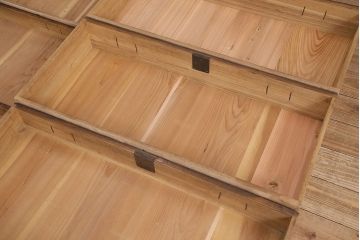 和製アンティーク　前面桐材　金具の直線的なフォルムが和モダンな印象を高める帳場箪笥(重ね箪笥、時代箪笥、衣装箪笥、桐箪笥、桐たんす)(R-048620)