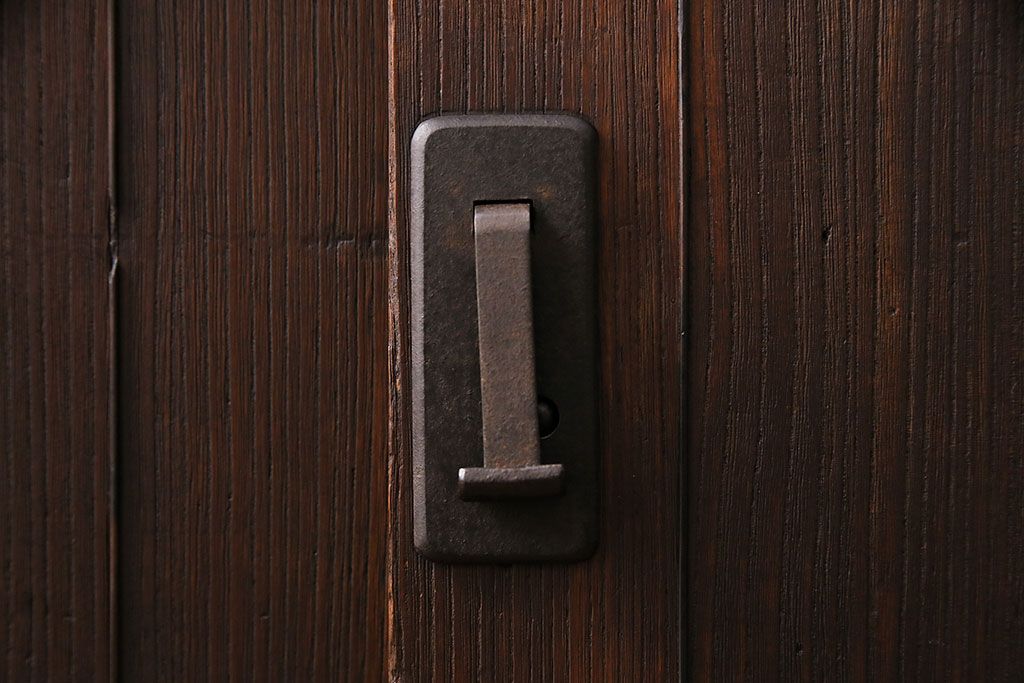 和製アンティーク　前面桐材　金具の直線的なフォルムが和モダンな印象を高める帳場箪笥(重ね箪笥、時代箪笥、衣装箪笥、桐箪笥、桐たんす)(R-048620)