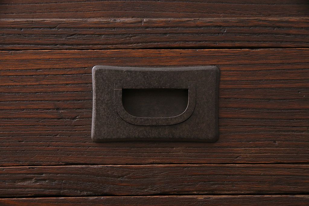 和製アンティーク　前面桐材　金具の直線的なフォルムが和モダンな印象を高める帳場箪笥(重ね箪笥、時代箪笥、衣装箪笥、桐箪笥、桐たんす)(R-048620)