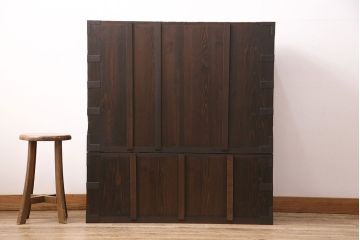 和製アンティーク　前面桐材　金具の直線的なフォルムが和モダンな印象を高める帳場箪笥(重ね箪笥、時代箪笥、衣装箪笥、桐箪笥、桐たんす)(R-048620)