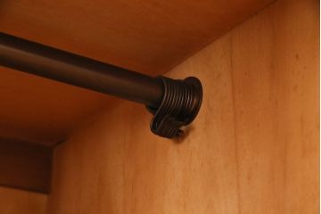 中古　横浜クラシック家具　ダニエル(Daniel)　アーリーアメリカン　温かみのある雰囲気と上品な佇まいが魅力のワードローブ(洋服タンス、衣装タンス)(R-048621)