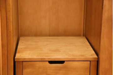 中古　横浜クラシック家具　ダニエル(Daniel)　アーリーアメリカン　温かみのある雰囲気と上品な佇まいが魅力のワードローブ(洋服タンス、衣装タンス)(R-048621)