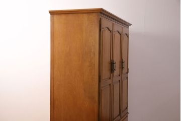 中古　横浜クラシック家具　ダニエル(Daniel)　アーリーアメリカン　温かみのある雰囲気と上品な佇まいが魅力のワードローブ(洋服タンス、衣装タンス)(R-048621)
