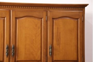 中古　横浜クラシック家具　ダニエル(Daniel)　アーリーアメリカン　温かみのある雰囲気と上品な佇まいが魅力のワードローブ(洋服タンス、衣装タンス)(R-048621)