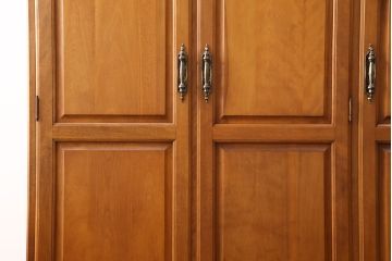 中古　横浜クラシック家具　ダニエル(Daniel)　アーリーアメリカン　温かみのある雰囲気と上品な佇まいが魅力のワードローブ(洋服タンス、衣装タンス)(R-048621)