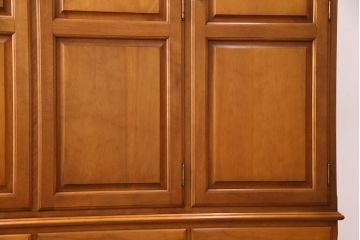 中古　横浜クラシック家具　ダニエル(Daniel)　アーリーアメリカン　温かみのある雰囲気と上品な佇まいが魅力のワードローブ(洋服タンス、衣装タンス)(R-048621)