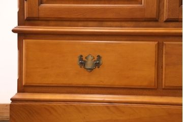 中古　横浜クラシック家具　ダニエル(Daniel)　アーリーアメリカン　温かみのある雰囲気と上品な佇まいが魅力のワードローブ(洋服タンス、衣装タンス)(R-048621)