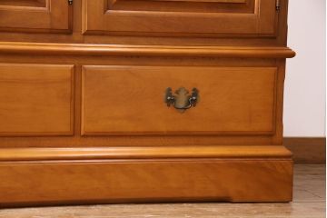 中古　横浜クラシック家具　ダニエル(Daniel)　アーリーアメリカン　温かみのある雰囲気と上品な佇まいが魅力のワードローブ(洋服タンス、衣装タンス)(R-048621)