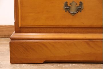 中古　横浜クラシック家具　ダニエル(Daniel)　アーリーアメリカン　温かみのある雰囲気と上品な佇まいが魅力のワードローブ(洋服タンス、衣装タンス)(R-048621)