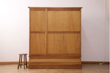 中古　横浜クラシック家具　ダニエル(Daniel)　アーリーアメリカン　温かみのある雰囲気と上品な佇まいが魅力のワードローブ(洋服タンス、衣装タンス)(R-048621)