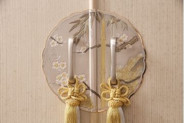 中古　伝統工芸品　伝統工芸士・東樹義明作　松竹梅の優美な意匠金具が気品を漂わせる加茂総桐箪笥(総桐たんす、総桐箪笥、着物タンス、衣装タンス)(R-048623)