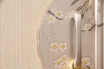 中古　伝統工芸品　伝統工芸士・東樹義明作　松竹梅の優美な意匠金具が気品を漂わせる加茂総桐箪笥(総桐たんす、総桐箪笥、着物タンス、衣装タンス)(R-048623)