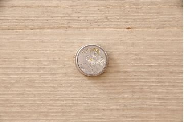 中古　伝統工芸品　伝統工芸士・東樹義明作　松竹梅の優美な意匠金具が気品を漂わせる加茂総桐箪笥(総桐たんす、総桐箪笥、着物タンス、衣装タンス)(R-048623)