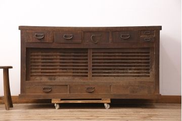 和製アンティーク　飛騨(岐阜)産　ヒノキ材　明治・大正期の重ね戸棚・下段(サイドボード、収納棚)(R-048627)