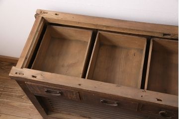 和製アンティーク　飛騨(岐阜)産　ヒノキ材　明治・大正期の重ね戸棚・下段(サイドボード、収納棚)(R-048627)