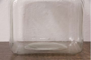 アンティーク雑貨　お洒落なディスプレイが叶うレトロなガラス瓶大小2点セット(蓋付き、キャニスター、ガラスビン)(R-048628)