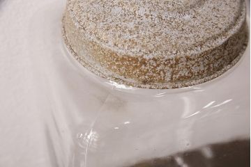 アンティーク雑貨　お洒落なディスプレイが叶うレトロなガラス瓶大小2点セット(蓋付き、キャニスター、ガラスビン)(R-048628)