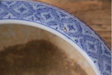 アンティーク雑貨　大判小判に鍔尽くしの図柄が目を引く瀬戸火鉢(鉢カバー)(R-048630)