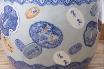 アンティーク雑貨　大判小判に鍔尽くしの図柄が目を引く瀬戸火鉢(鉢カバー)(R-048630)