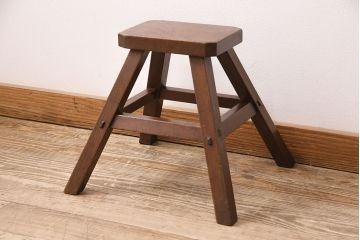 和製アンティーク　使い込まれた木肌が味わい深い、レトロな踏み台(スツール、花台)(R-048635)