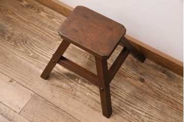 和製アンティーク　使い込まれた木肌が味わい深い、レトロな踏み台(スツール、花台)(R-048635)