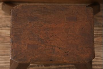 和製アンティーク　使い込まれた木肌が味わい深い、レトロな踏み台(スツール、花台)(R-048635)