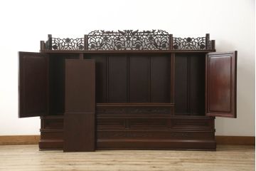 和製ヴィンテージ　民芸家具　唐木　カリン材　華やかな透かし彫りが存在感を放つサイドボード(キャビネット、飾り棚、ビンテージ、花梨材)(R-048640)