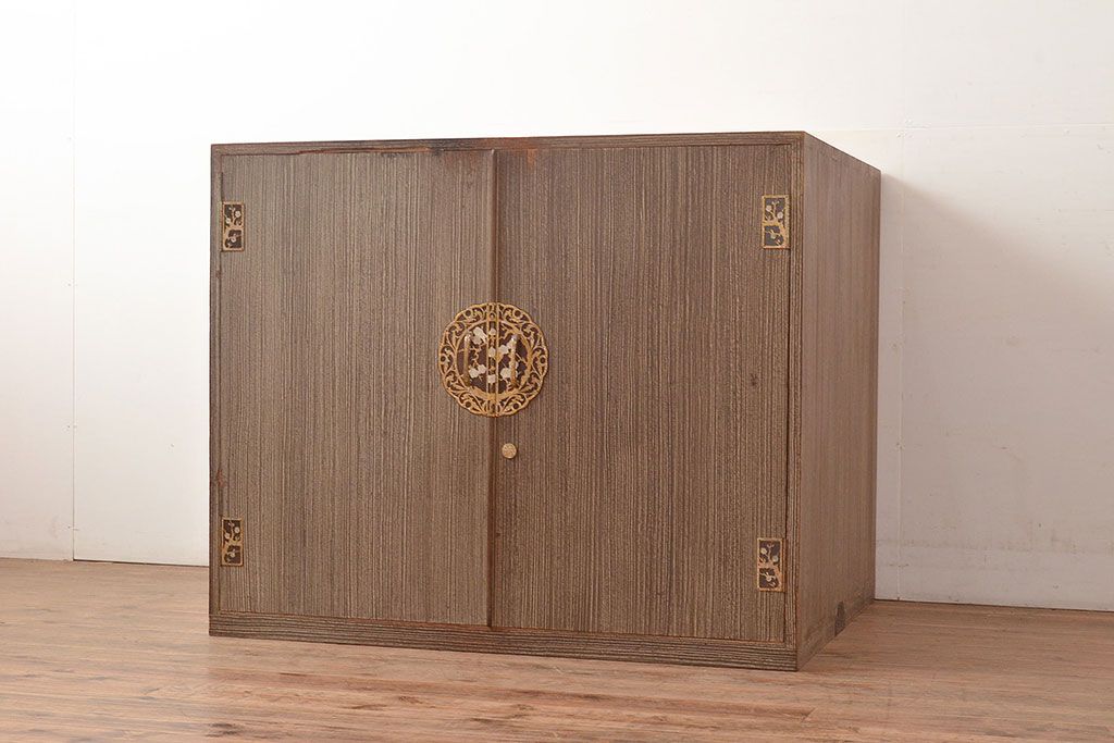 和製アンティーク　総桐材　梅の意匠が魅力の布団箪笥・上段(収納箪笥、桐箪笥、和箪笥、桐たんす)(R-048642)