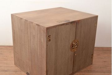 和製アンティーク　総桐材　梅の意匠が魅力の布団箪笥・上段(収納箪笥、桐箪笥、和箪笥、桐たんす)(R-048642)