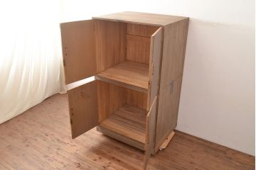 和製アンティーク　総桐材　梅の意匠が魅力の布団箪笥・上段(収納箪笥、桐箪笥、和箪笥、桐たんす)(R-048642)