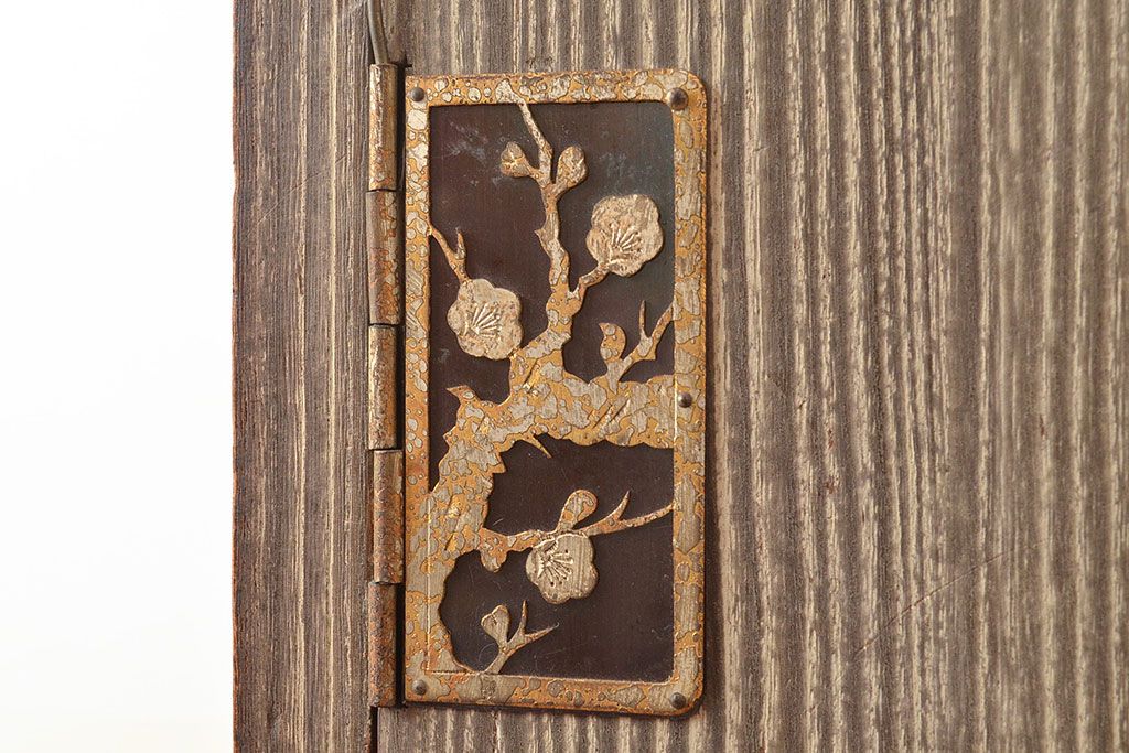 和製アンティーク　総桐材　梅の意匠が魅力の布団箪笥・上段(収納箪笥、桐箪笥、和箪笥、桐たんす)(R-048642)