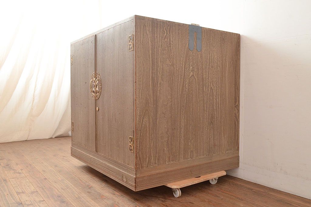 和製アンティーク　総桐材　梅の意匠が魅力の布団箪笥・下段(収納箪笥、桐箪笥、和箪笥、桐たんす)(R-048643)