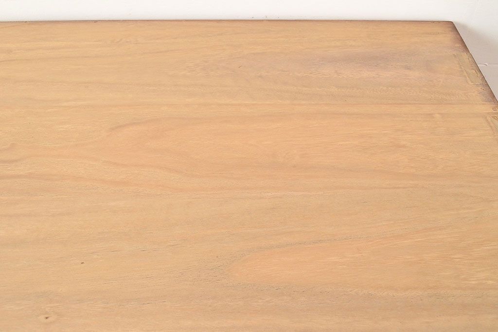 和製アンティーク　総桐材　梅の意匠が魅力の布団箪笥・下段(収納箪笥、桐箪笥、和箪笥、桐たんす)(R-048643)