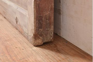 アンティーク建具　ヒノキ材　味わい深い風合いが年月を感じさせる蔵戸(玄関戸、引き戸)(R-048645)