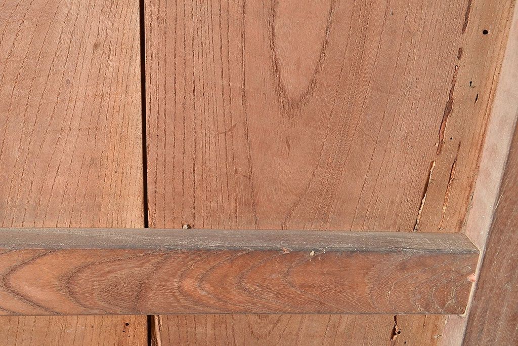 アンティーク建具　鋲の意匠が目を引く総ケヤキ材製蔵戸(玄関戸、引き戸、建具)(R-048646)