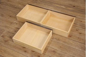 中古　北海道民芸家具　美しい木肌とシックな佇まいが魅力的な重ね戸棚(収納棚、戸棚、食器棚)(R-048647)