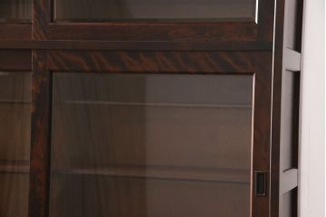 中古　北海道民芸家具　美しい木肌とシックな佇まいが魅力的な重ね戸棚(収納棚、戸棚、食器棚)(R-048647)