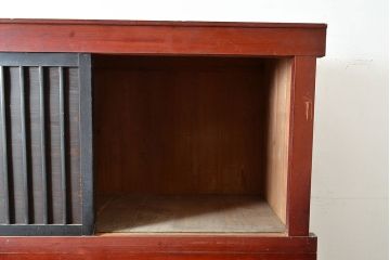 和製アンティーク　ヒノキ材・ケヤキ材　収納力抜群!漆の赤みがかった色味が魅力の重ね収納箪笥(夜具箪笥、布団箪笥、水屋箪笥)(R-048650)