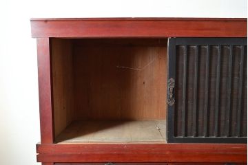 和製アンティーク　ヒノキ材・ケヤキ材　収納力抜群!漆の赤みがかった色味が魅力の重ね収納箪笥(夜具箪笥、布団箪笥、水屋箪笥)(R-048650)