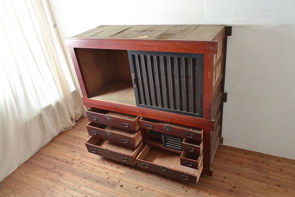 和製アンティーク　ヒノキ材・ケヤキ材　収納力抜群!漆の赤みがかった色味が魅力の重ね収納箪笥(夜具箪笥、布団箪笥、水屋箪笥)(R-048650)