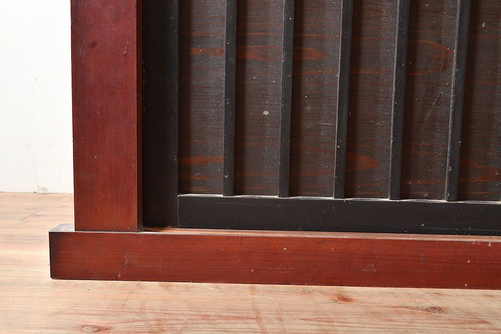 和製アンティーク　ヒノキ材・ケヤキ材　収納力抜群!漆の赤みがかった色味が魅力の重ね収納箪笥(夜具箪笥、布団箪笥、水屋箪笥)(R-048650)