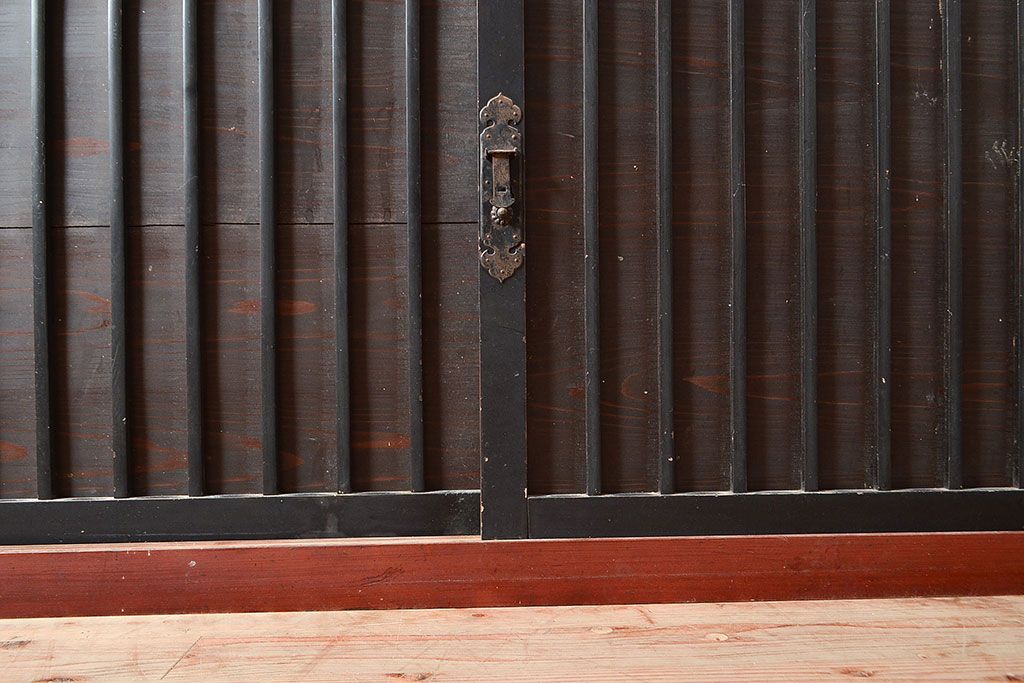 和製アンティーク　ヒノキ材・ケヤキ材　収納力抜群!漆の赤みがかった色味が魅力の重ね収納箪笥(夜具箪笥、布団箪笥、水屋箪笥)(R-048650)