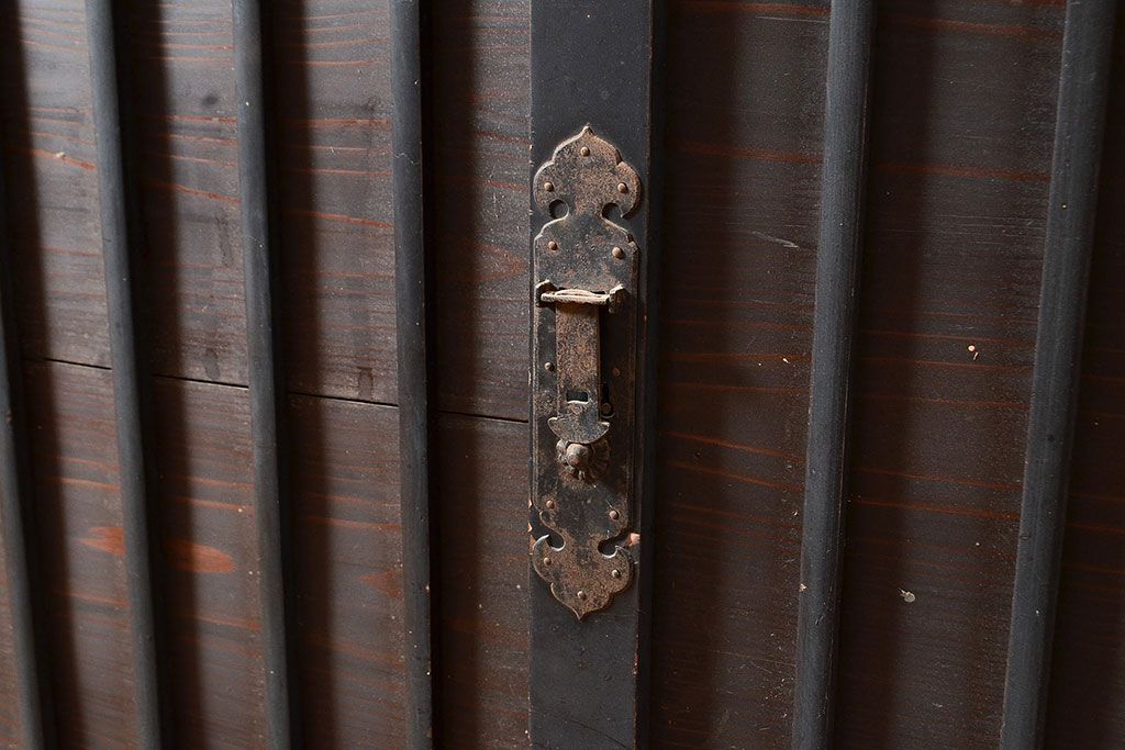 和製アンティーク　ヒノキ材・ケヤキ材　収納力抜群!漆の赤みがかった色味が魅力の重ね収納箪笥(夜具箪笥、布団箪笥、水屋箪笥)(R-048650)