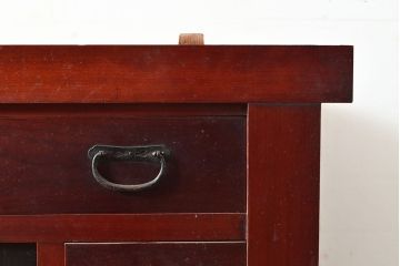 和製アンティーク　ヒノキ材・ケヤキ材　収納力抜群!漆の赤みがかった色味が魅力の重ね収納箪笥(夜具箪笥、布団箪笥、水屋箪笥)(R-048650)