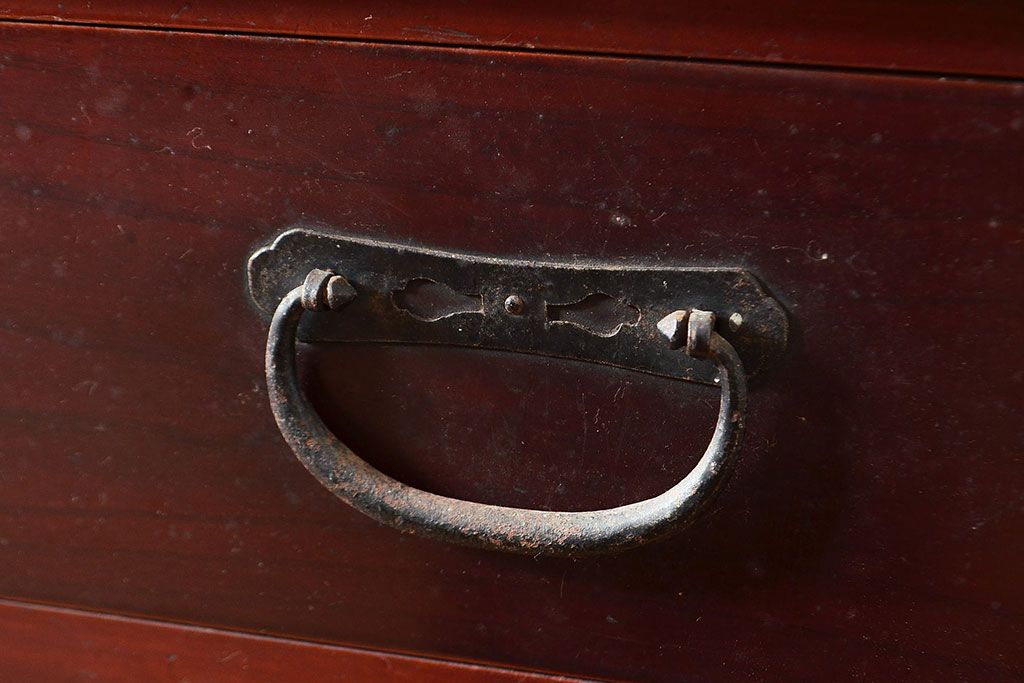 和製アンティーク　ヒノキ材・ケヤキ材　収納力抜群!漆の赤みがかった色味が魅力の重ね収納箪笥(夜具箪笥、布団箪笥、水屋箪笥)(R-048650)